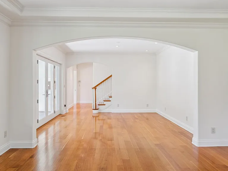 845 Windsor Dr — Photo 12