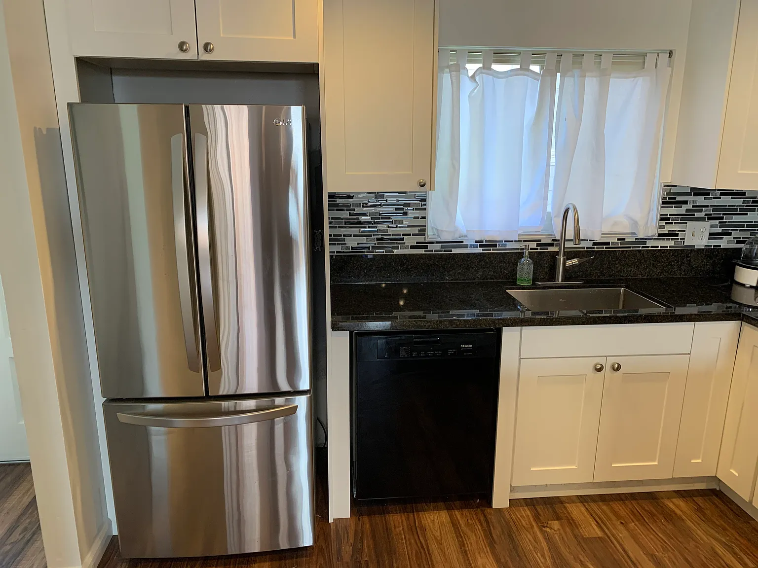2 bed, 1.5 bath, 1100 sqft, $3,369 — Photo 4