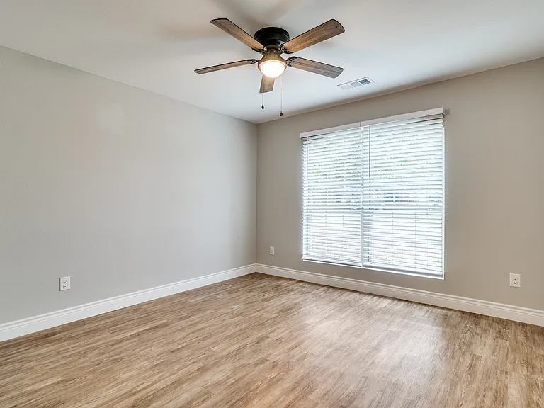 2734 Waters Edge — Photo 21