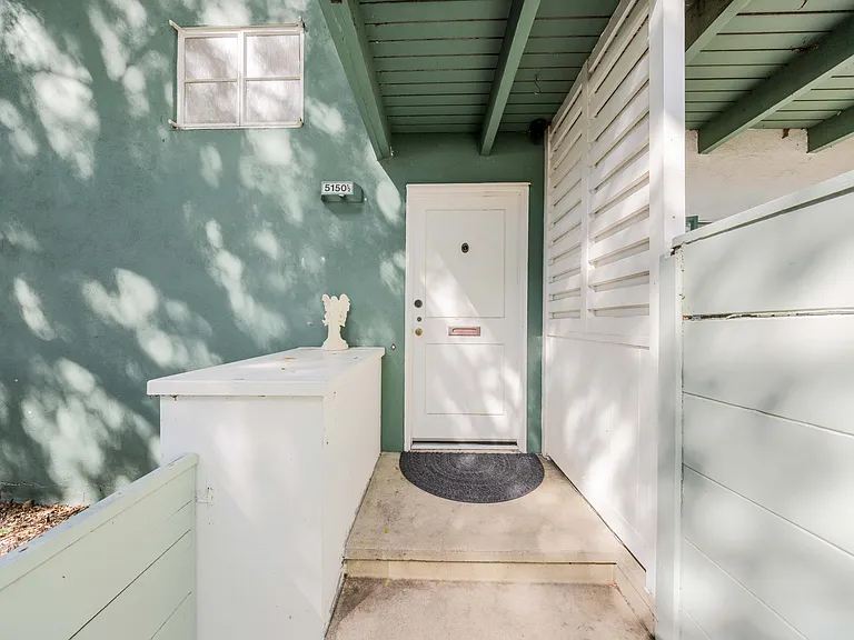 5150 1/2 Village Grn — Photo 14