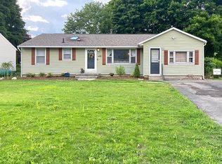 110 Greenhedge Dr, Camillus, NY 13031