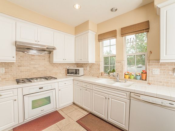5th image of 428 Hudson Dr