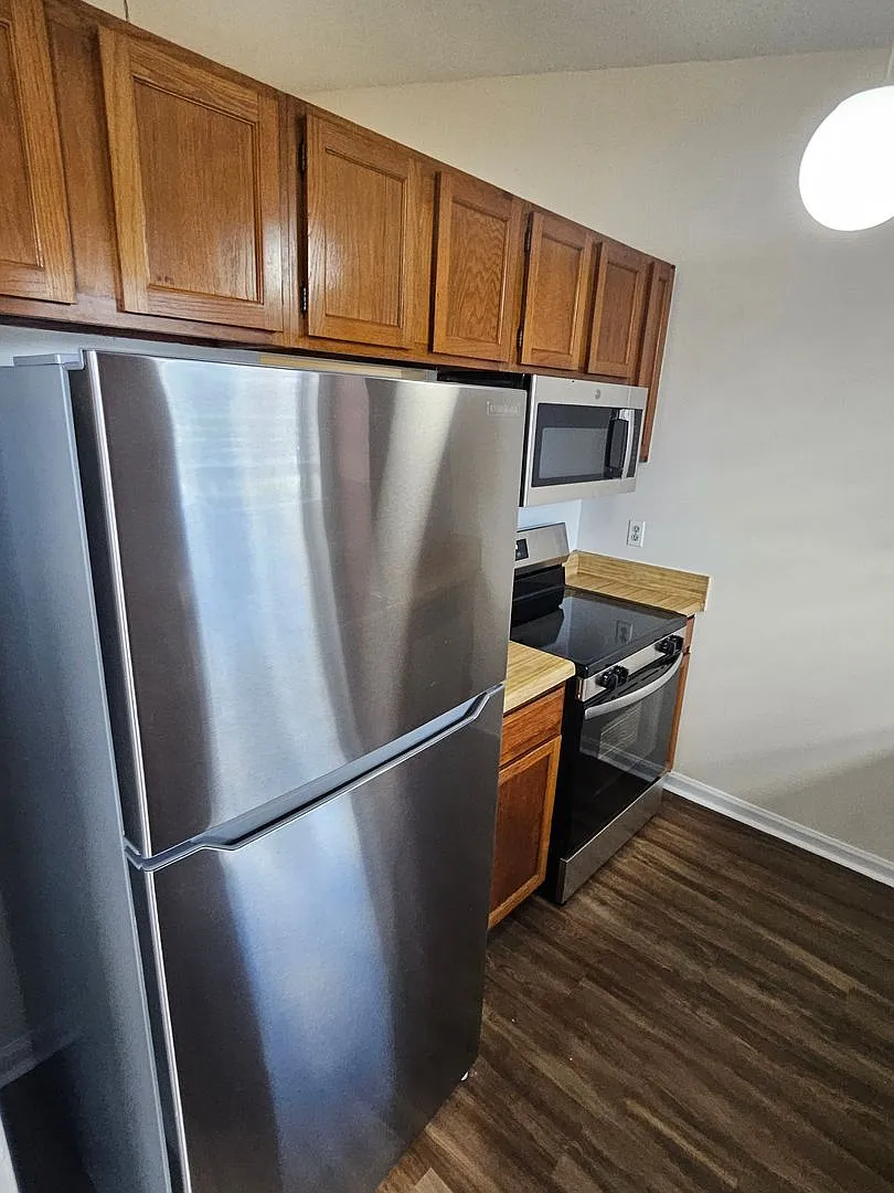 $1195.00 - 2/2 - Jefferson Square - Newly updated FRESH — Photo 3