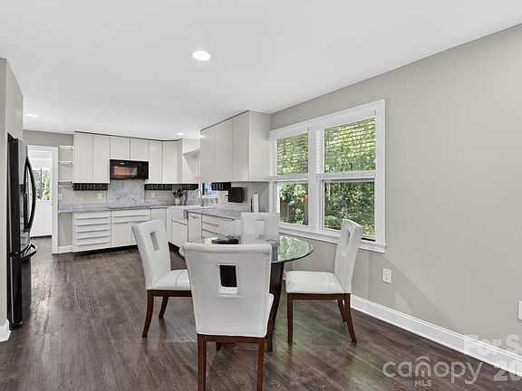 4th image of 7401 Beaufort Cres