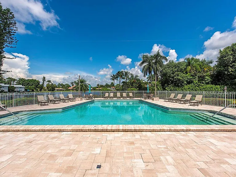 555 Park Shore Dr #508 — Photo 14