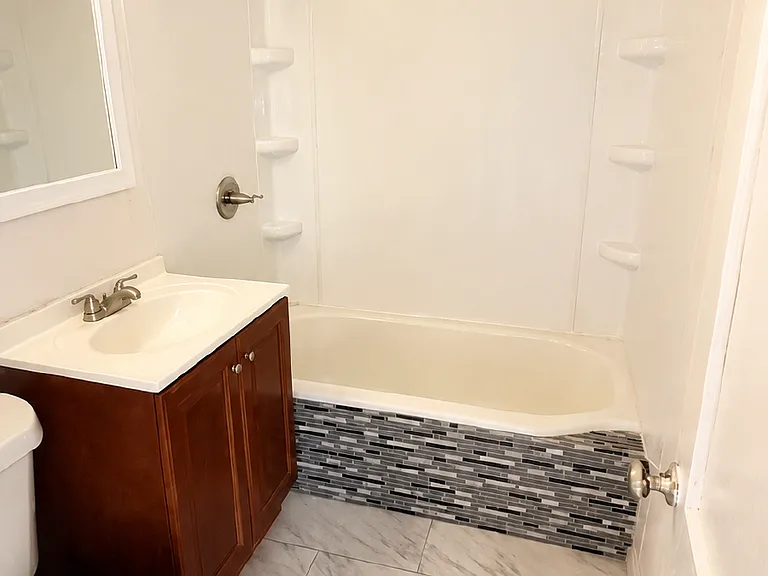 2132 Miramar Blvd — Photo 7