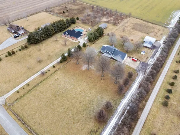 6040 Highbanks Rd, Mascoutah, IL 62258