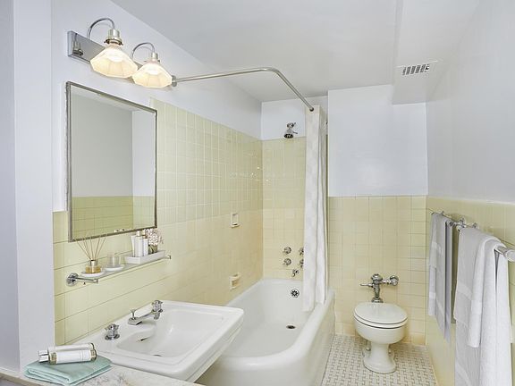 5th image of 220 E 73rd St APT 2E