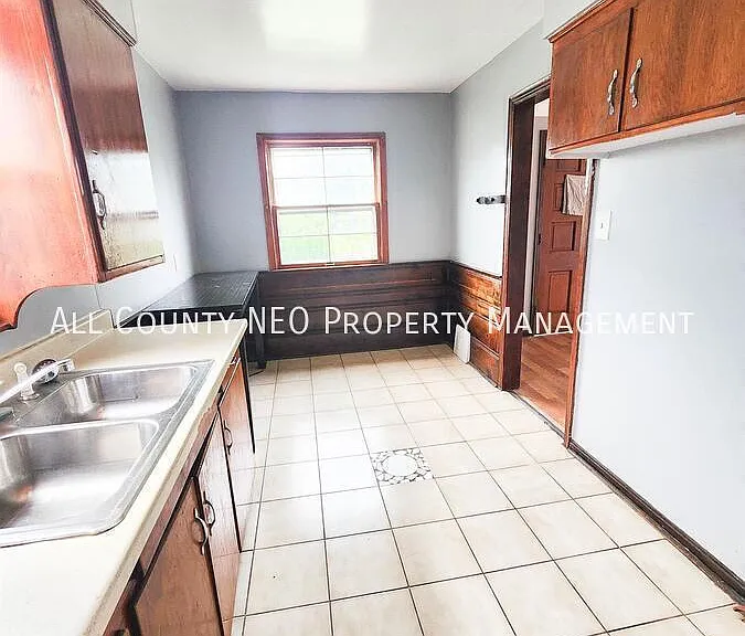 16409 Cloverside Ave — Photo 8