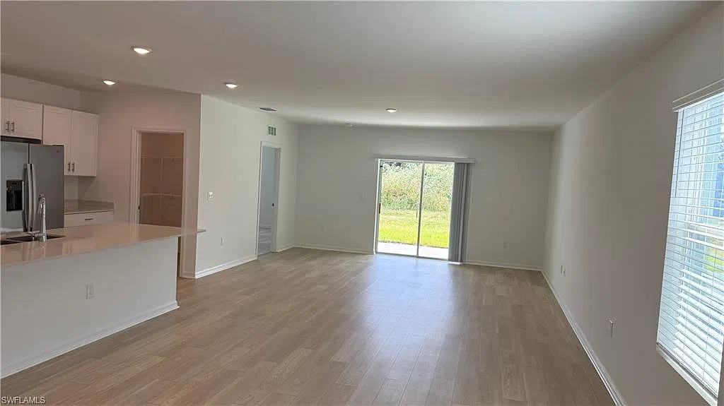 4 bed, 3.0 bath, 2075 sqft, $2,800 — Photo 4