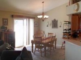 11 Raxburg Ct, Lake In The Hills, IL 60156