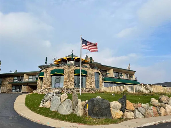 104 W Dixon Ave #Avenue49, Charlevoix, MI 49720