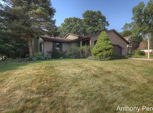 1262 Skyhills Dr NE, Comstock Park, MI 49321