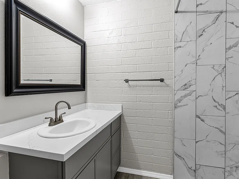 1828 W Tuckey Ln — Photo 10