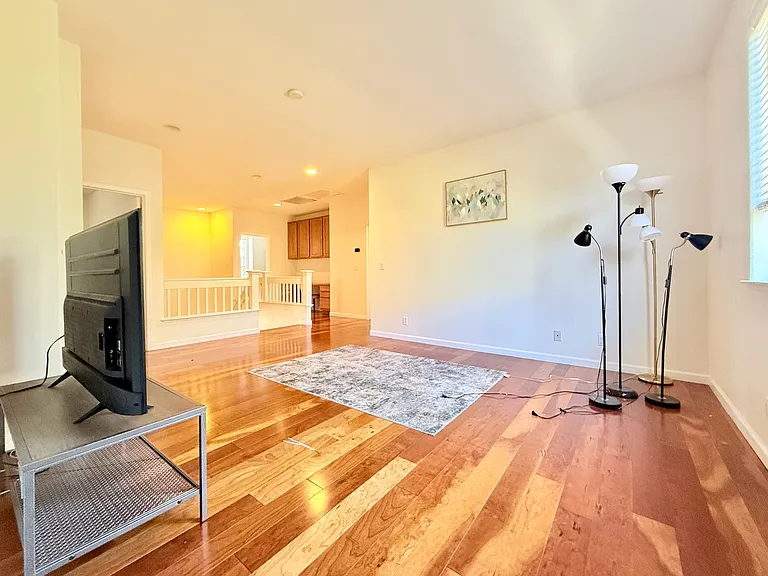 863 Dederick Ct — Photo 37