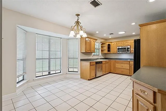 32 Beth Dr — Photo 3