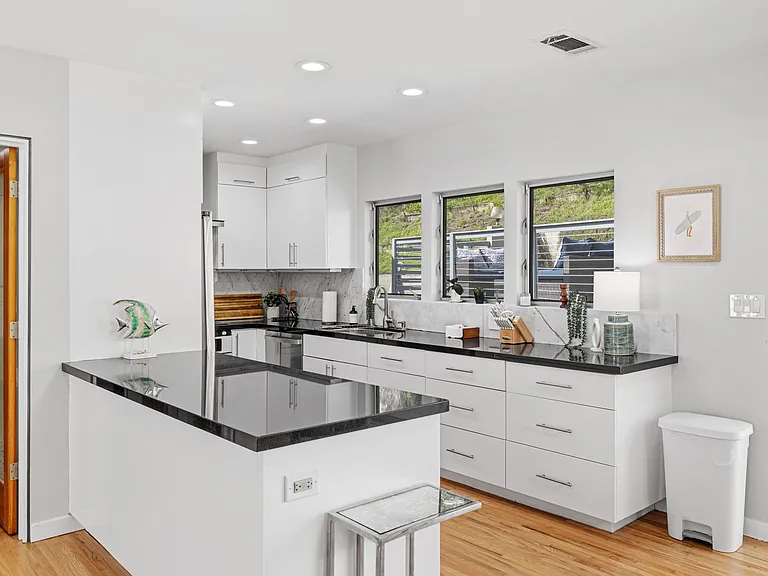 7103 Earldom Ave — Photo 6