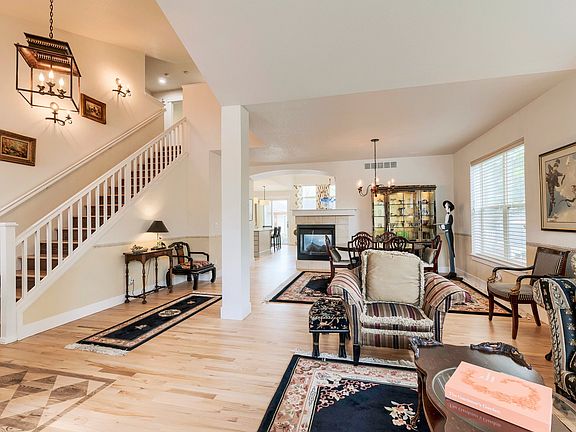B2 - Living Room 7.jpg