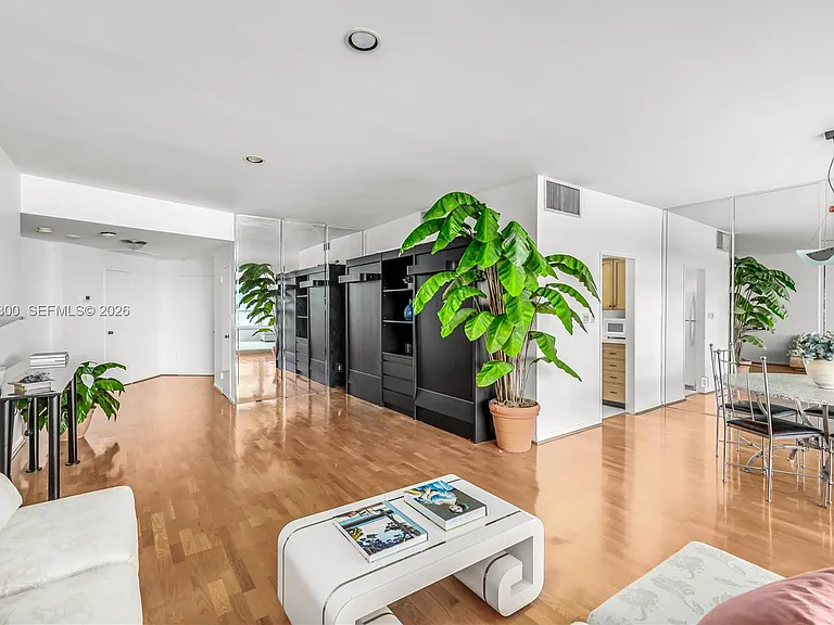 4925 Collins Ave #5F — Photo 4