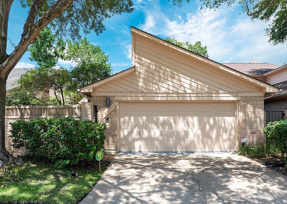 1st image of 8016 Oakwood Bend Dr
