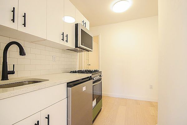 1st image of 102 Saint Marks Pl APT 10