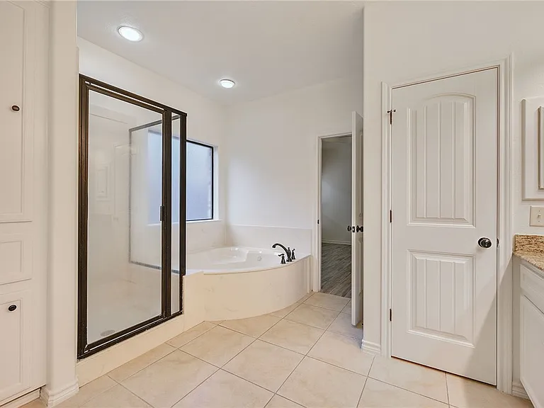 4232 Rocky Rhodes Dr — Photo 14