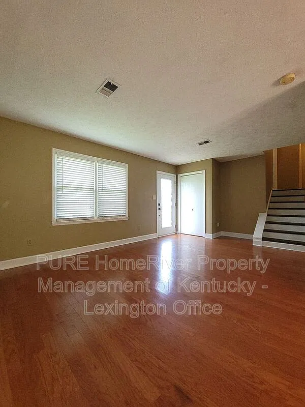 3 bed, 2.5 bath, 1420 sqft, $1,795 — Photo 3