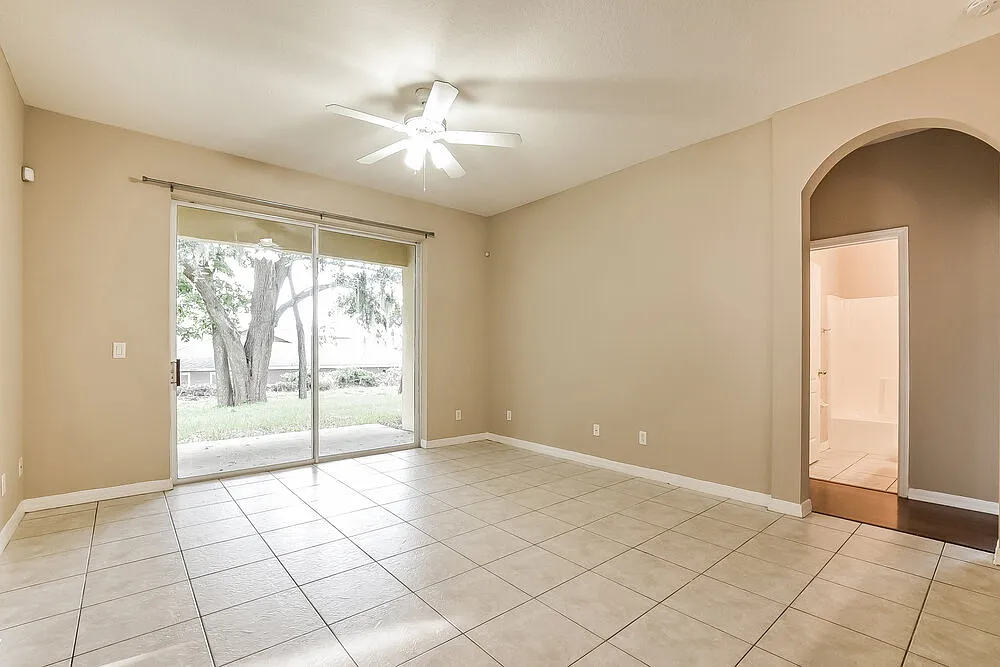 4 bed, 2.5 bath, 1858 sqft, $2,375 — Photo 3