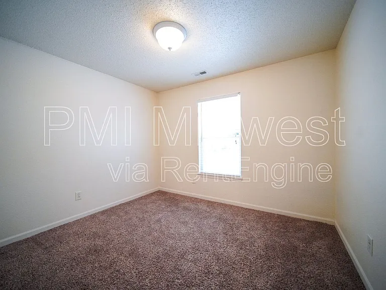 10414 Kensil St — Photo 13