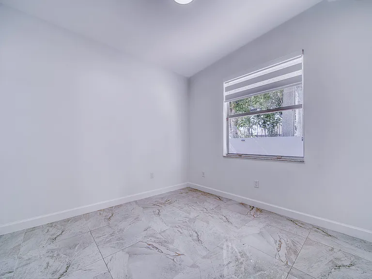 15950 SW 71st Ter — Photo 13