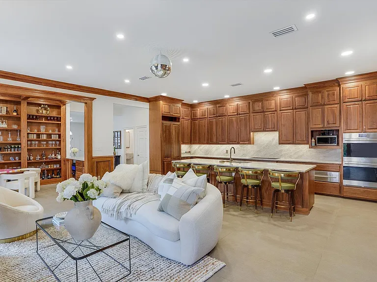 3705 Gilbert St #2 — Photo 9