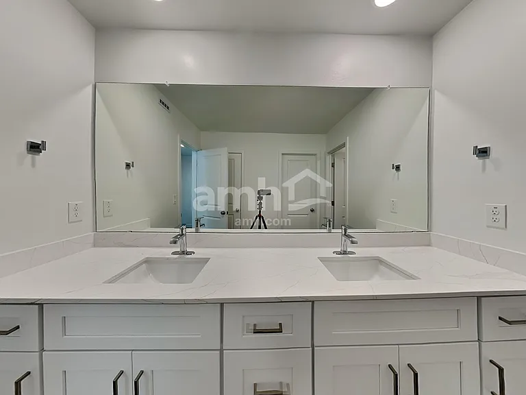9737 W Luxton Ln — Photo 13