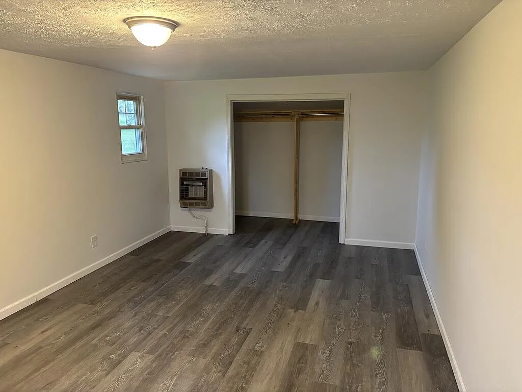 3 bed, 2.0 bath, 1128 sqft, $1,100 — Photo 4