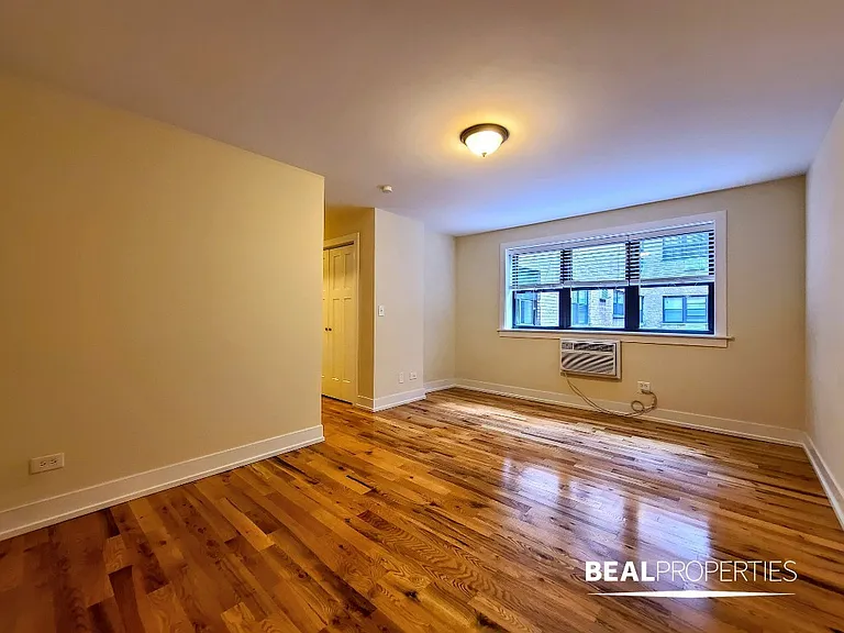 555 W Arlington Pl #503 — Photo 3