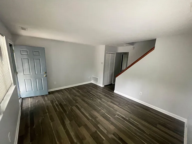 400 Barclay Walk — Photo 2