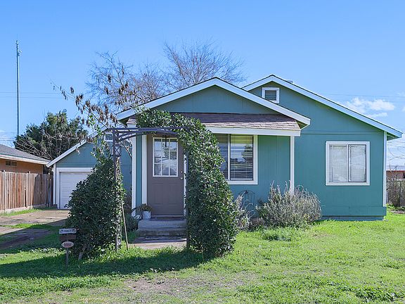 2nd image of 404 S Shasta Avenue