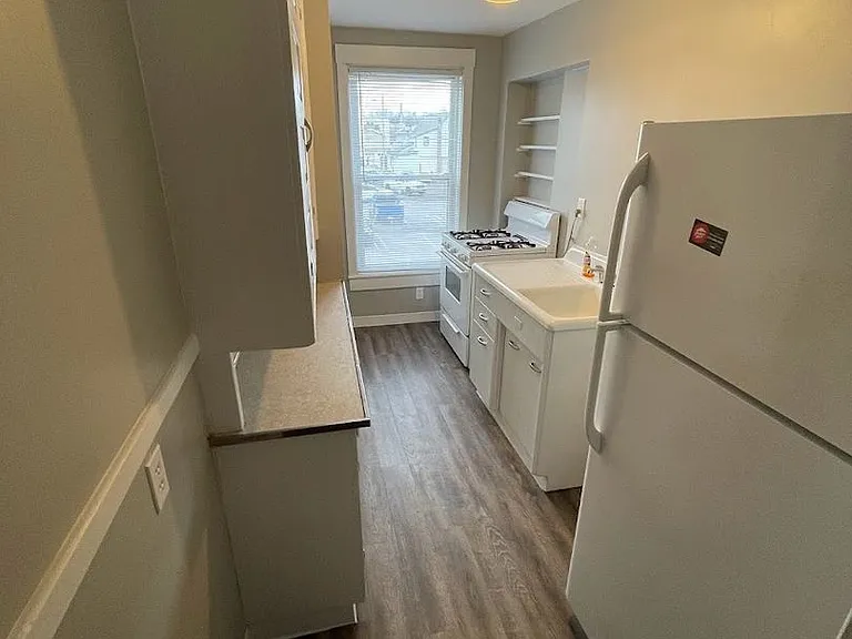 1014 Logan Ave — Photo 3