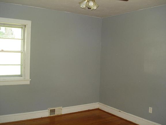 5th image of 115 Forest Ln