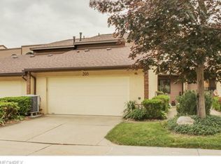 205 Lake Terrace Dr, Munroe Falls, OH 44262