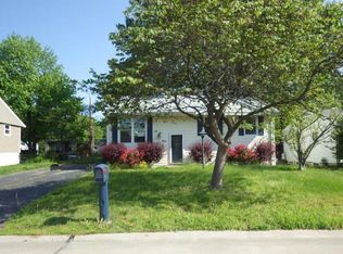 325 Chrysler Dr, Fenton, MO 63026