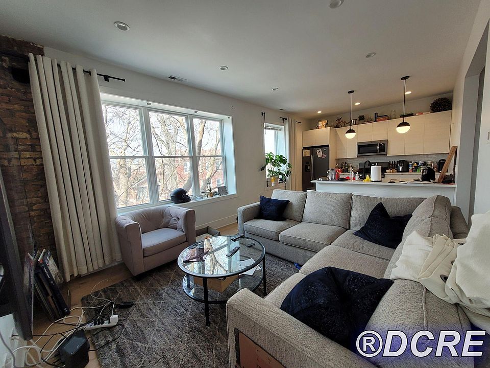 1st image of 1658 W Summerdale Ave #3
