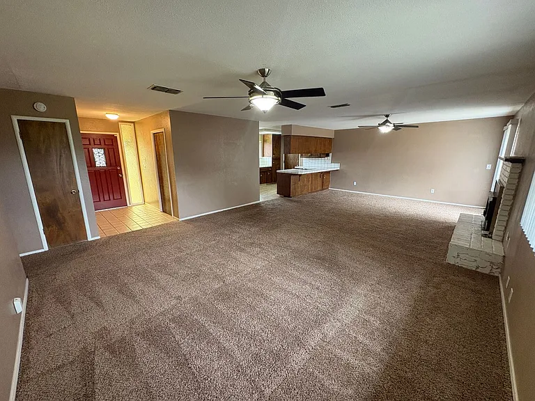 2232 E Paradise Ave — Photo 13
