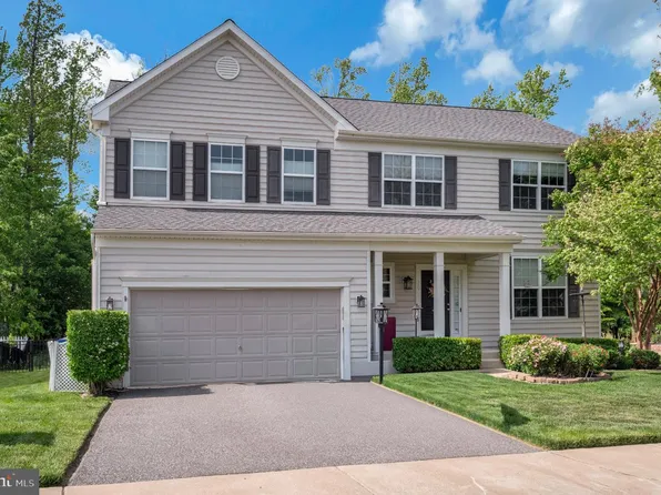 70 Colemans Mill Dr, Fredericksburg, VA 22405