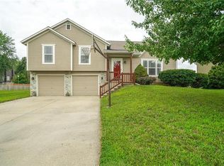 3402 N 156th St, Basehor, KS 66007