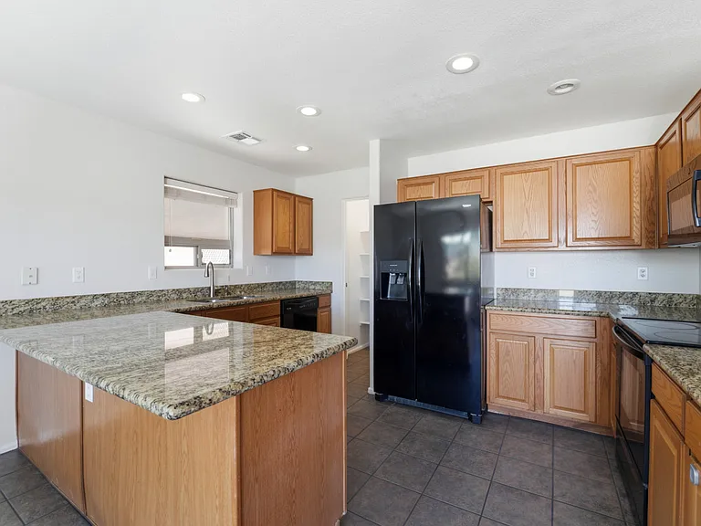41628 W Hillman Dr — Photo 8
