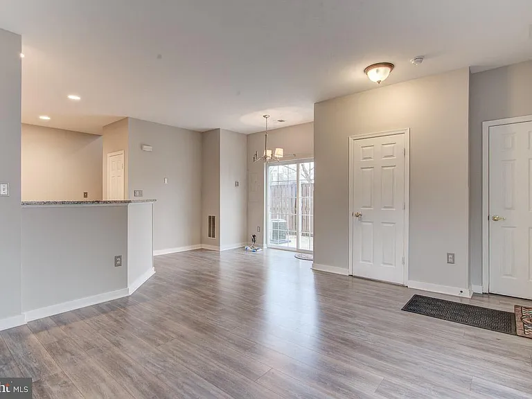 7700 Duneiden Ln — Photo 2