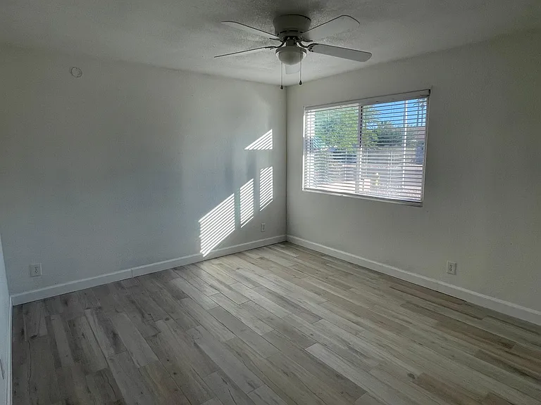 824 W Laird St — Photo 9