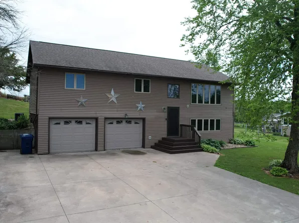 115 Sunset St, Elgin, IA 52141