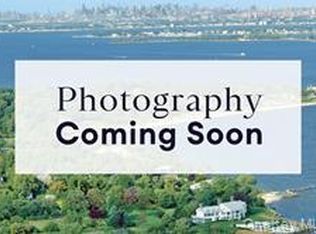 6 Wishing Ln, Hicksville, NY 11801