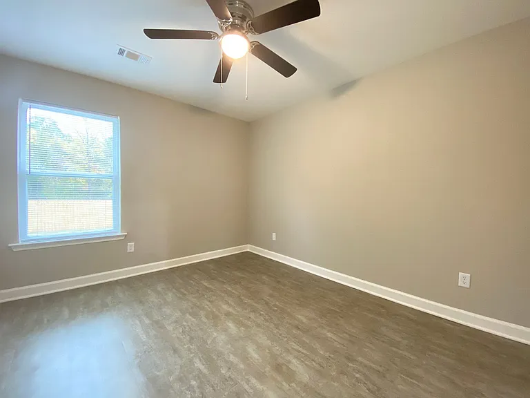 313 Sparrow Rd — Photo 2